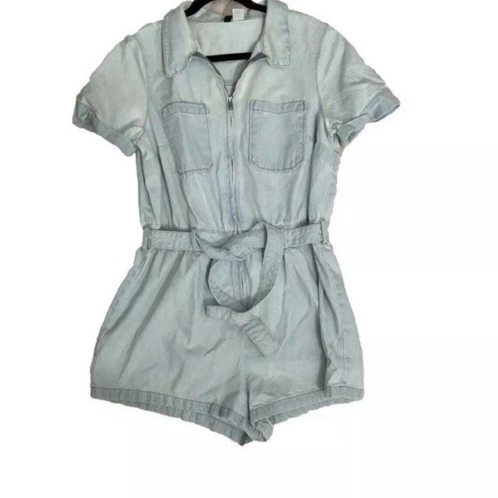 Woman’s L denim  Short Sleeve And Shorts Romper Zip Up And Tie Up Jumpsuit H&M